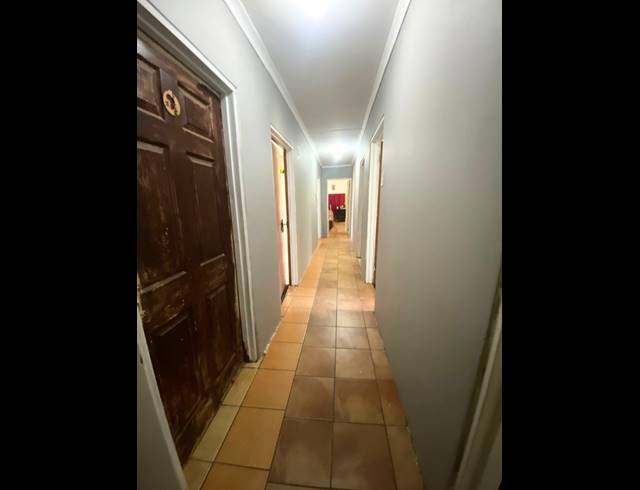 8 BEDROOM HOUSE FOR SALE IN BEDWORTH PARK